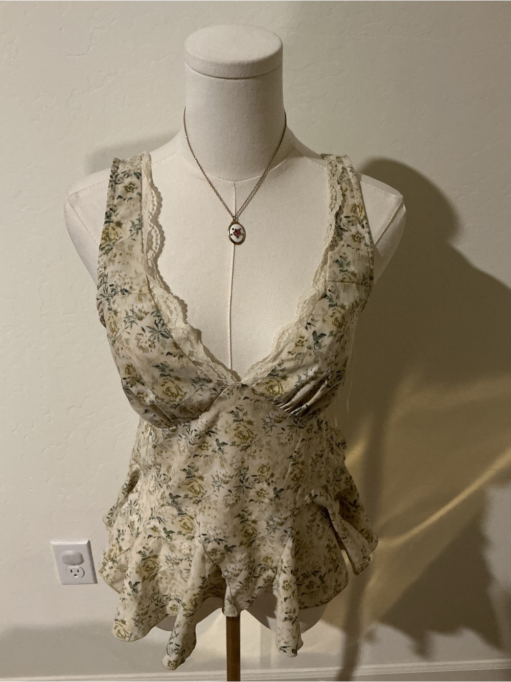 Beverly and Beck Floral babydoll top with lace trim and ruffles